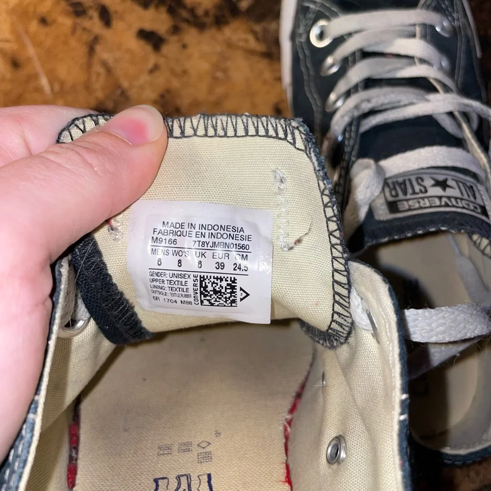 Black Converse - Picture 4 of 4